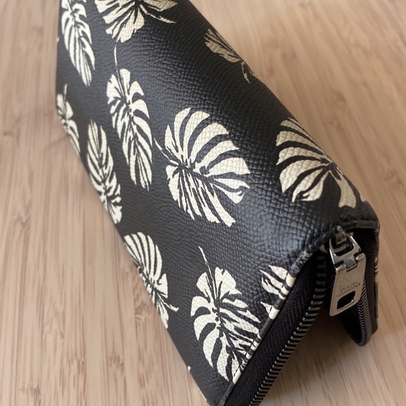 Dolce & Gabbana Calfskin round zip lung wallet - Picture 7 of 10